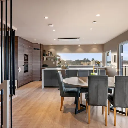 Luxury Seafront With Panoramic Views Villa *