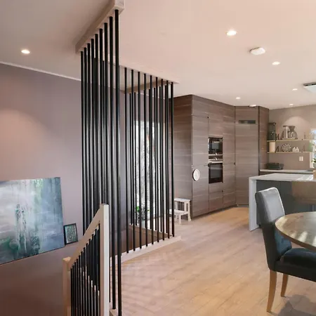 Seafront With Balcony And Panoramic Views * Veland