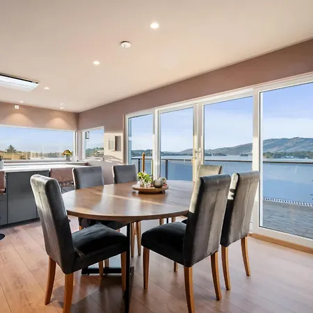 Seafront With Balcony And Panoramic Views * Veland