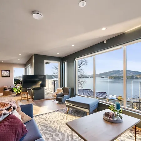 Вилла Seafront With Balcony And Panoramic Views *