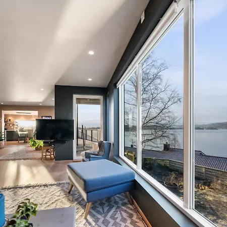 Seafront With Balcony And Panoramic Views Veland