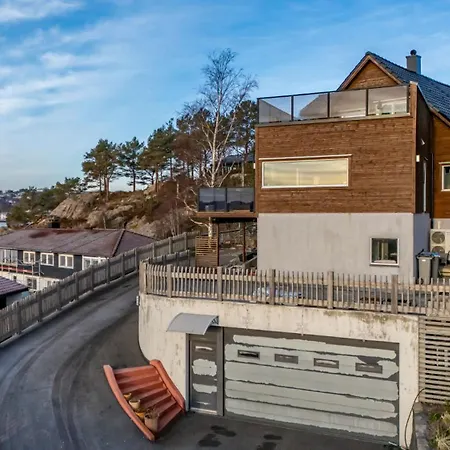 Seafront With Balcony And Panoramic Views Вилла Veland
