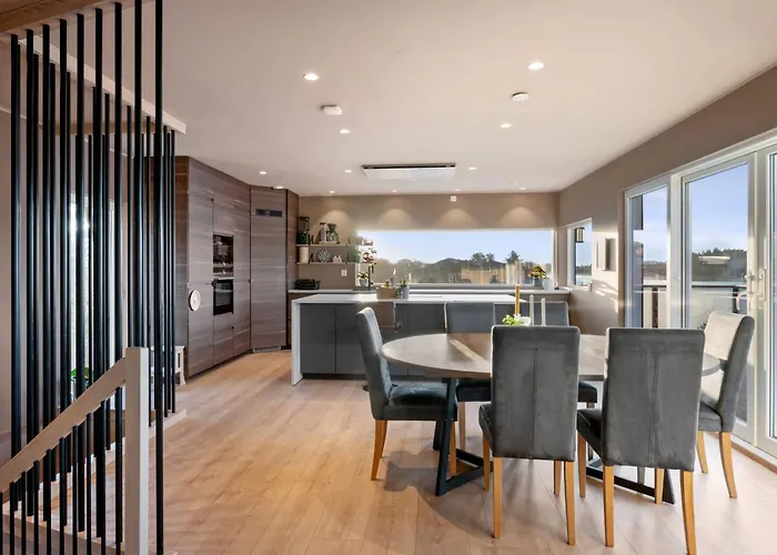 Luxury Seafront With Panoramic Views Villa *