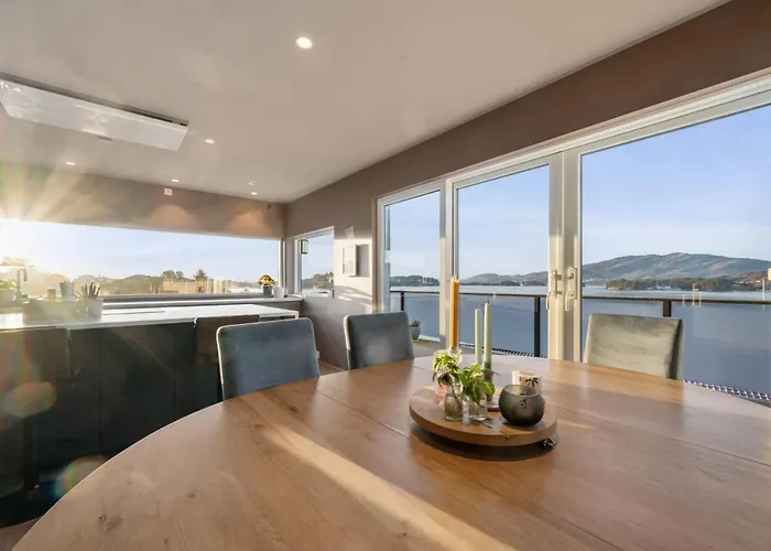 Villa Luxury Seafront With Panoramic Views