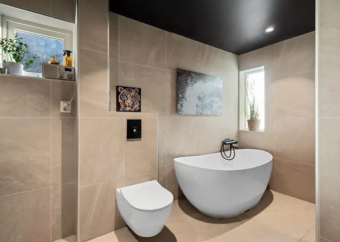 Luxury Seafront With Panoramic Views Veland