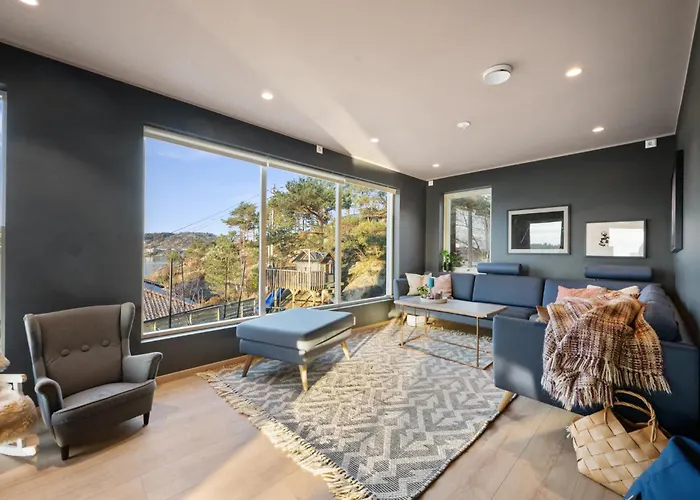 Luxury Seafront With Panoramic Views Villa *