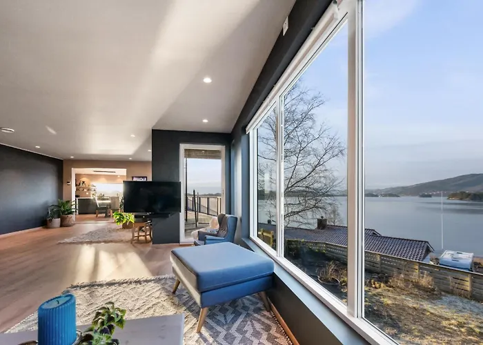 Luxury Seafront With Panoramic Views Veland